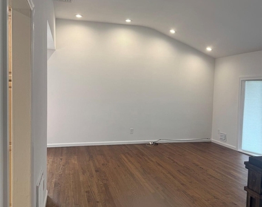 2955 Bond Drive - Photo Thumbnail 3
