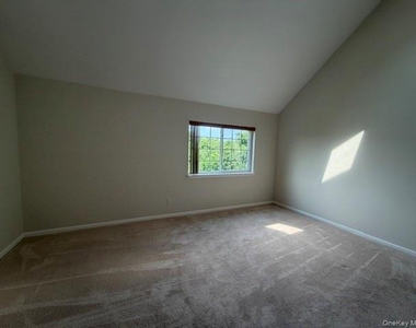 1403 Scarborough Drive - Photo Thumbnail 13