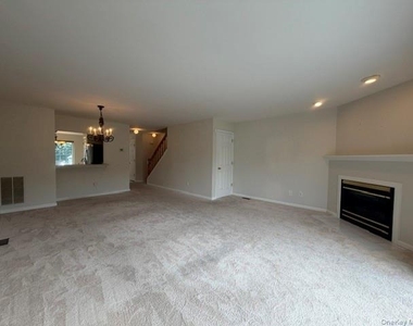 1403 Scarborough Drive - Photo Thumbnail 8