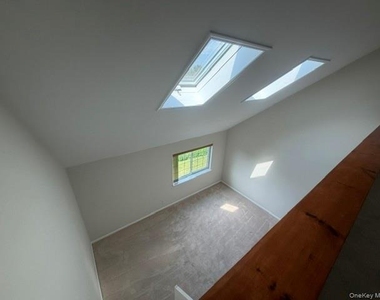 1403 Scarborough Drive - Photo Thumbnail 15