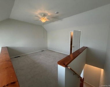 1403 Scarborough Drive - Photo Thumbnail 16