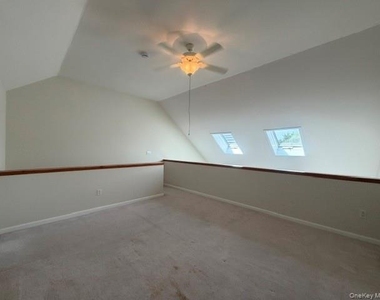 1403 Scarborough Drive - Photo Thumbnail 17