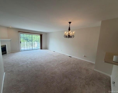 1403 Scarborough Drive - Photo Thumbnail 7