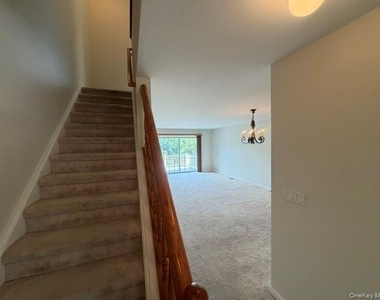 1403 Scarborough Drive - Photo Thumbnail 12