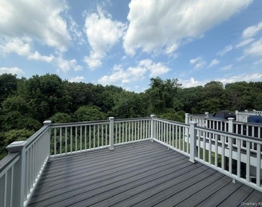 1403 Scarborough Drive - Photo Thumbnail 10