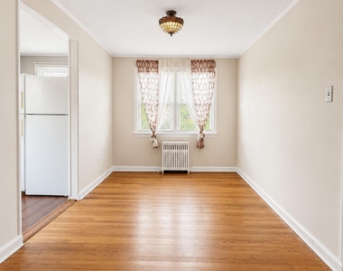 31 Maple Avenue - Photo Thumbnail 3