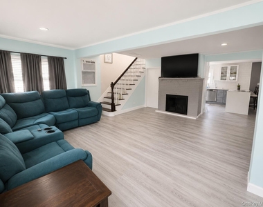 39 Chestnut Street - Photo Thumbnail 2
