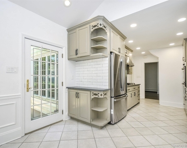 121 Hillcrest Avenue - Photo Thumbnail 15