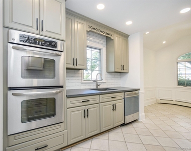 121 Hillcrest Avenue - Photo Thumbnail 13