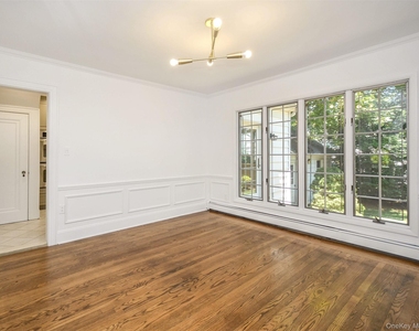 121 Hillcrest Avenue - Photo Thumbnail 12