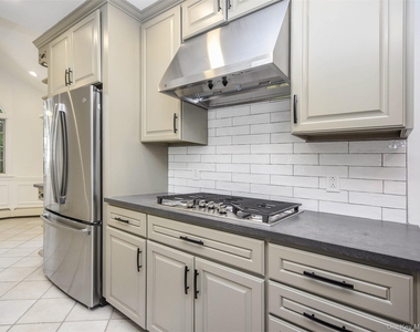 121 Hillcrest Avenue - Photo Thumbnail 14