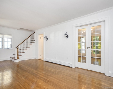 121 Hillcrest Avenue - Photo Thumbnail 3