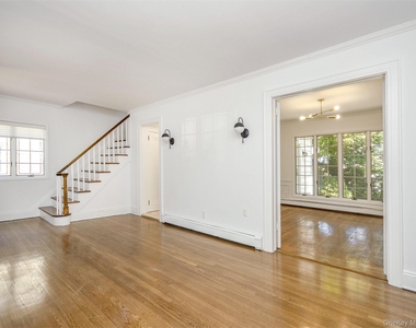 121 Hillcrest Avenue - Photo Thumbnail 2