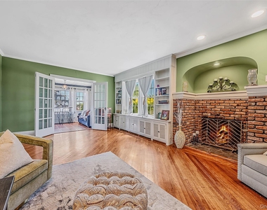 53 Mowbray Avenue - Photo Thumbnail 7