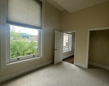 256 Broadway - Photo Thumbnail 3