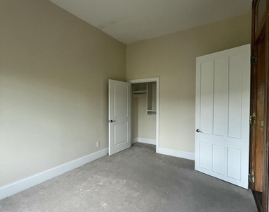 256 Broadway - Photo Thumbnail 1