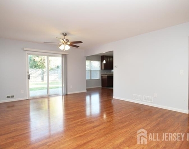 2 Wyndham Way - Photo Thumbnail 8