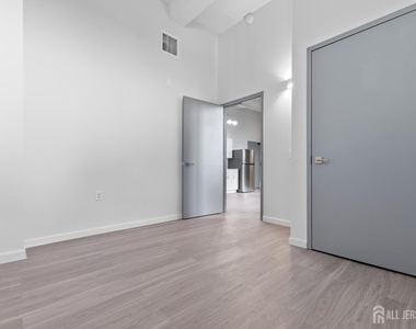 226 New Brunswick Avenue - Photo Thumbnail 1