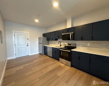 213 French Street - Photo Thumbnail 5