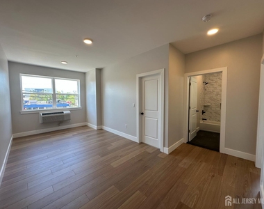 213 French Street - Photo Thumbnail 6