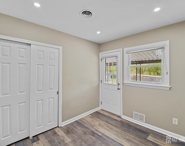 49 Louis Avenue - Photo Thumbnail 8
