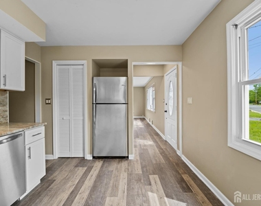 49 Louis Avenue - Photo Thumbnail 5