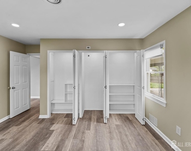 49 Louis Avenue - Photo Thumbnail 7