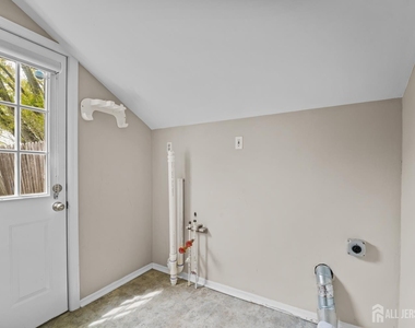 49 Louis Avenue - Photo Thumbnail 11