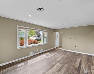 49 Louis Avenue - Photo Thumbnail 3