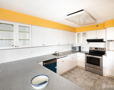 30 S Adelaide Avenue - Photo Thumbnail 12