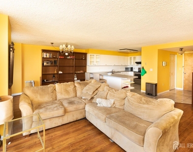 30 S Adelaide Avenue - Photo Thumbnail 15