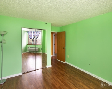 30 S Adelaide Avenue - Photo Thumbnail 18