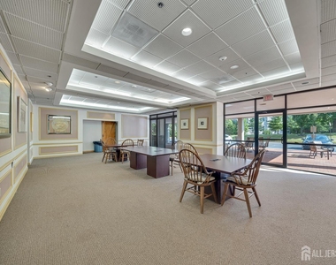 30 S Adelaide Avenue - Photo Thumbnail 5