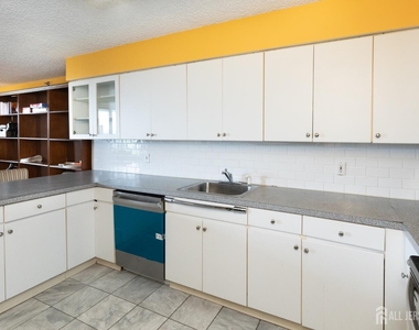 30 S Adelaide Avenue - Photo Thumbnail 11