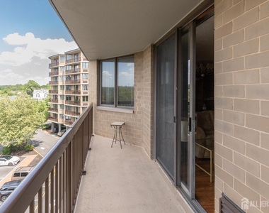 30 S Adelaide Avenue - Photo Thumbnail 23