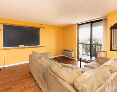 30 S Adelaide Avenue - Photo Thumbnail 14