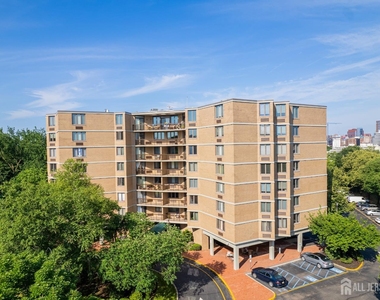 30 S Adelaide Avenue - Photo Thumbnail 1