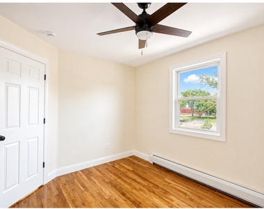 8883 24th Avenue - Photo Thumbnail 11