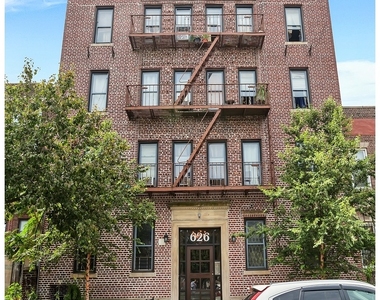 626 Lincoln Place - Photo Thumbnail 6