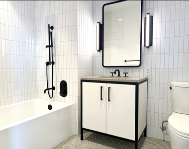 29 Huron Street - Photo Thumbnail 3