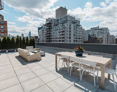 101 E 10th Street - Photo Thumbnail 2