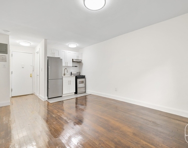 456 W 22nd Street - Photo Thumbnail 2