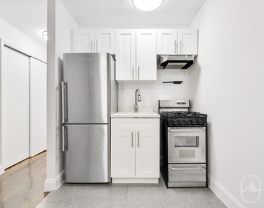 456 W 22nd Street - Photo Thumbnail 4