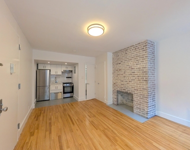 310 W 22nd Street - Photo Thumbnail 3