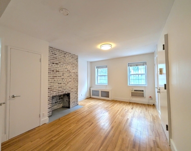 310 W 22nd Street - Photo Thumbnail 2