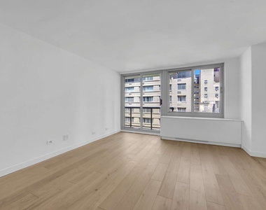 234 E 46th Street - Photo Thumbnail 2