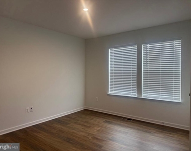 151 Capulet Court - Photo Thumbnail 4