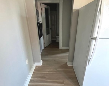 202 Samuel Street S - Photo Thumbnail 4