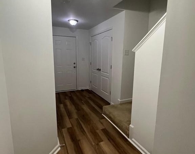 51 Ventura Way - Photo Thumbnail 2
