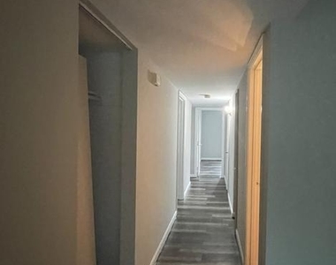 102 Buckingham Lane - Photo Thumbnail 5